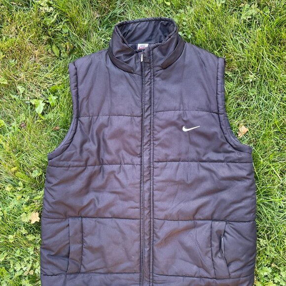 90s Classic Nike Vest - Picture 2 of 8